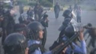 Police tear gas Khan supporters in Rawalpindi