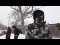 Jon Pardi Builds a Snowman