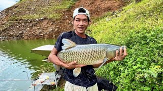 The dream of floating like  all black in an instant  the big grass carp successfully landed  how bi