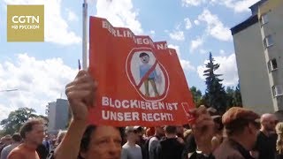 Полиция Берлина: В субботу под стражу были взяты 35 участников митинга неонацистов [Age 0+]