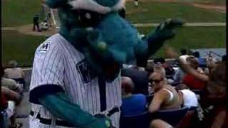 Dinger shows how to recycle