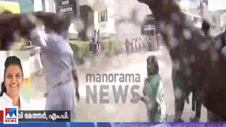 ജലപീരങ്കി പ്രയോഗത്തില്‍ പ്രവര്‍ത്തക തെറിച്ച് വീണു താടിയെല്ലിന് പരുക്ക് | Mahila congress