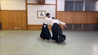 合気道稽古。横面打ちー小手返し、呼吸投げー四方投げAikido Yokomen uchi Kotegaeshi, kokyu nage, shihou nage.