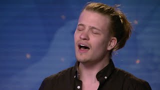 Alexander Kronlund i tårar under Christofer Anderssons audition i Idol 2018 - Idol Sverige (TV4)