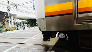 [VR180] 南武線・鹿島田駅前の鹿島田踏切を鹿島田駅を出発するE233系が通過