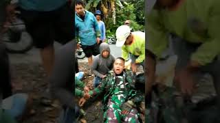 Anggota TNI mengalami Kecelakaan & hilang kesadaran, bagi yg mngenal mohon dinfokan ke pihak kluarga