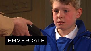 Emmerdale - Emma Manipulates Arthur So She Can Destroy the Evidence!