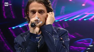 Sangiovanni - Sanremo 2022 - Farfalle - live video completo serata finale