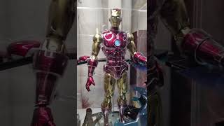 Hot Toys Iron Man Marvel Comic Deluxe version, 1/6 scale diecast