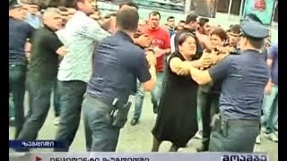 სიტყვიერი და ფიზიკური დაპირისპირება "ნაცმოძრაობის" ზუგდიდის საარჩევნო შტაბთან