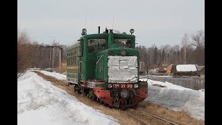 Narrow-gauge locomotive TU4-2129 with a passenger train arrives to the Mirny village