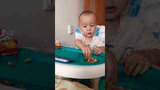 the baby Rasul eats#shorts#like#subscribe#baby#trend #play #kz #english #dad #love #boy #eating #eat