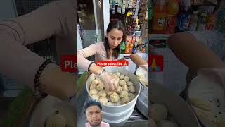 Kolkata ke men bajar mein momos bhej rahi didi #streetfood #mumbaisandwich #foodcraze #bhelpuri