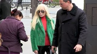 EXCLUSIVE - Donatella Versace leaving Eres store in Paris avoiding a gipsy scam