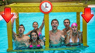 A CADA 1 MINUTO A JAULA DA PISCINA DESCE!! ( TODOS SE AFOGARAM? ) [ REZENDE EVIL ]