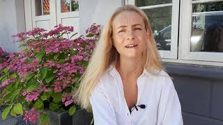 Sofie laver solbærvin på mormors opskrift