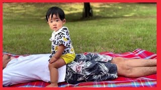 人にまたがるのが大好きな1歳児【またがり集】