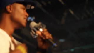 KB performing at Flavor Fest 2010 (@rapzilla @kb_hga)