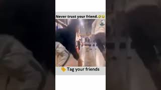 never trust your friends #funny #shorts #shortvideo #youtubeshorts #funnyvideo #comedy #lol