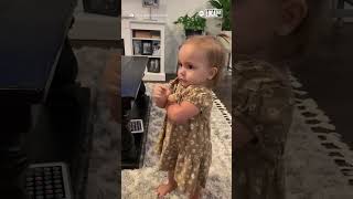 Little girl has entire argument without saying a word