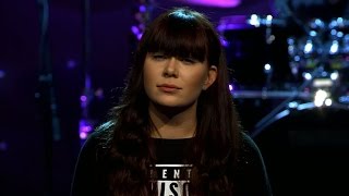 Här bryter Anders Bagge Emilia Lundmarks solosång i Idol 2014 - Idol Sverige (TV4)