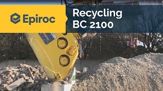 Bucket crusher BC 2100 crushing the material on site