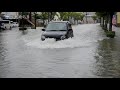 川氾濫、各地で道路冠水