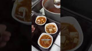 食堂救济粮下来了？今天早餐竟然吃螃蟹#韩国大学食堂 #留学食堂vlog #韩国留学 #韩国美食 #各种学校的伙食对比