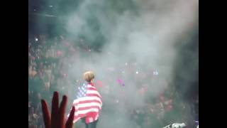 170323 WINGS TOUR NEWARK   JUNGKOOK WITH THE FLAG OF AMERICA