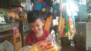 បូរិនលេងឡានដឹកដី , Borin playing with a truck , short video