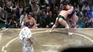 Sadanoumi (4-4) - Tochiozan (5-3) , Sumo : Natsubasho '19