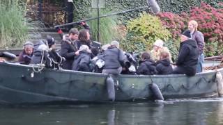 Jim Sturgess met Jemina West aan het varen (Heineken ontvoering)