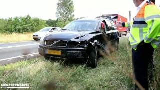 Auto in bosschage na uitwijkmanoeuvre op de N36 bij Almelo