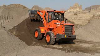 Arranging sand and stone with the Doosan SD 200 N Wheel Loader in Central Java