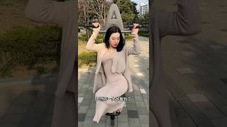 爆笑地球：美女爱锻炼，小区里新安装的健身器材被她这么玩！ #funny #funnyvideo #搞笑