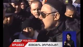 რუსთავის „აზოტიდან“ გათავისუფლებულთა პროტესტი და მსვლელობა ადგილობრივი მერიისკენ