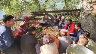 पुराने मन्दिर में से देवता को बाहर निकालने से पहले महा यज्ञ फेडीज के ब्राह्मण 🚩 द्वारा किया गया 🙏