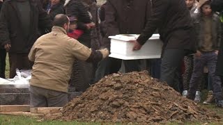 Essonne: le bébé rom devenu symbole des discriminations inhumé