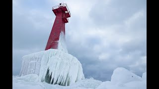 Sub-zero temperatures transform Lake Michigan into icy arctic wonderland