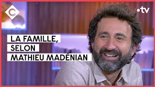 Mathieu Madénian : l'esprit de famille - C à vous - 20/01/2022