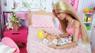 Two Barbie doll Two Ken Family Morning Routine. Life in a Dreamhouse. DIY Mini House