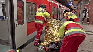 Feuerwehreinsatz: Nächtliche MAnV-Feuerwehr-Großübung in Dortmund (Bahnhof Lütgendortmund)