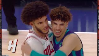Lonzo Ball & LaMelo share a moment before the game 🥺
