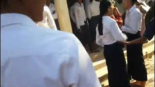 សិស្សសាលាវៃគ្នាទាំងព្រឹក-Schoolchildren are surprised