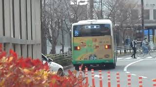 2023.12.20 高槻市営バス いすゞエルガ 2KG-LV290N3 大阪230あ25-24 緑が丘営業所 012 (後面)｢枢工房｣ラッピング ｢11A JR高槻駅北｣｢回送｣ JR高槻駅北周辺