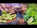 BELALANG GORENG KRIUK + BATANG PEPAYA MENTAH JENGKOL MUDA SAMBAL TERASI || PANEN BELALANG SAWAH