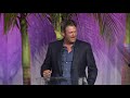 blake shelton presents kelly clarkson with variety s power of women awards