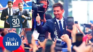 PSG fans react wildly when Lionel Messi presented outside stadium