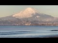 今朝の湘南 砂浜に雪ありました 鵠沼海岸 富士山みえます 江の島 snow in japan beach mt. fuji 江ノ島 えのしま 今日は波無し