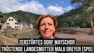 Landesmutter Malu Dreyer (SPD) tröstet Flutopfer im Katastrophengebiet in Mayschoß, Rheinland-Pfalz